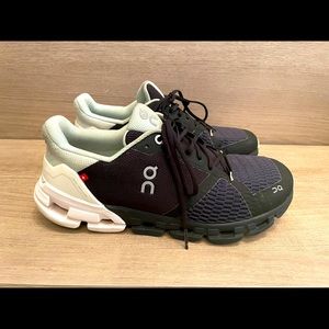 On Cloud Cloudflyer Womens 8.5 Running Shoes Black White Mint Cloudtec Helion